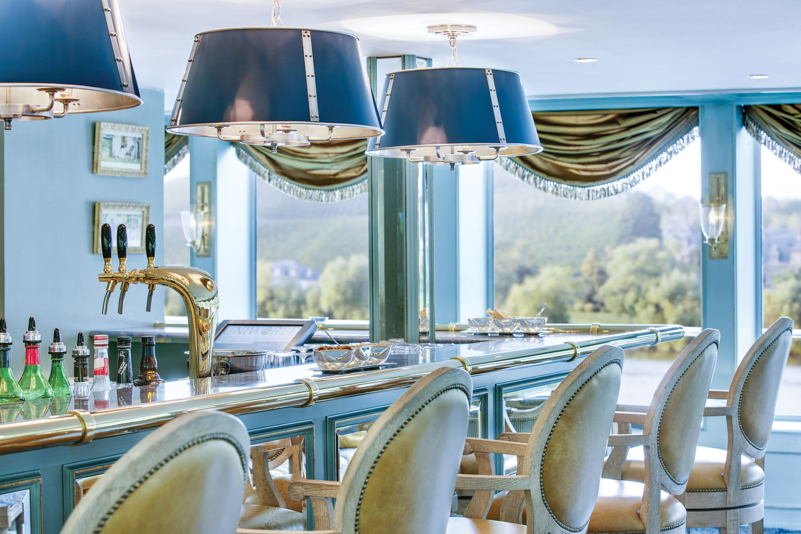 Uniworld Boutique River Cruises - River Empress - Bar.jpg